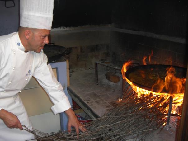 Jose Luis García cocinando