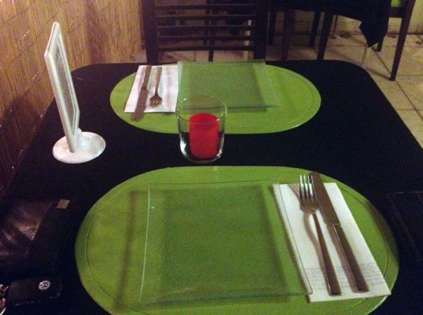 Mesita preparada en OM Taller