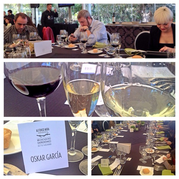 Vinos y detalles en mesa