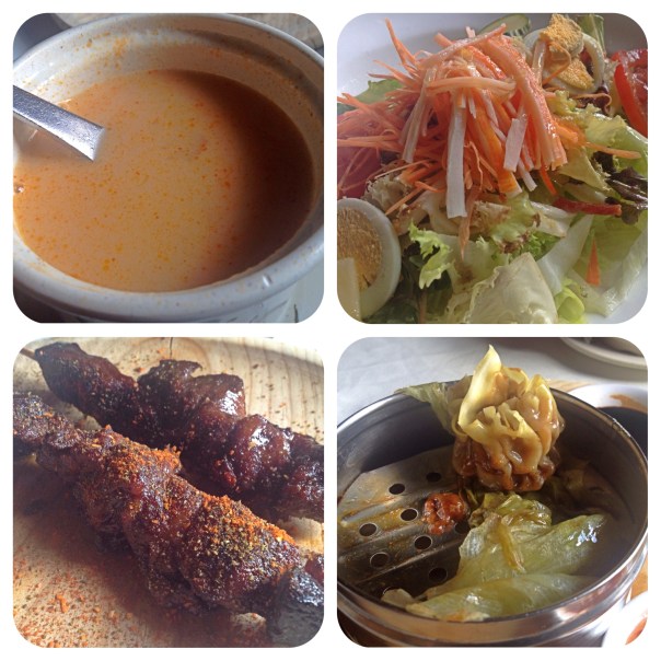 Sopa tom-yam, ensalda, pincho mongol y empenadillas